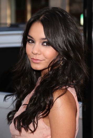 Premiere 17 again (35) - Vanessa Hudgens - 17 Again Premiere