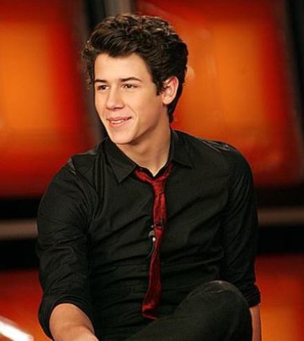 4cdf5731b06fb8a2_nick-jonas-insider - Pt-CluburiSuperTari1