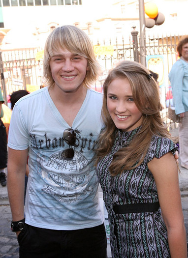 Emily-emily-osment-2684156-436-600