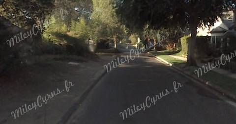 mileyquartier4_p - aici sunt doar poze cu miley cyrus-hannah montana