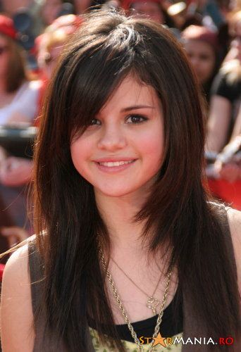 8 voturi - care coafura selena gomez