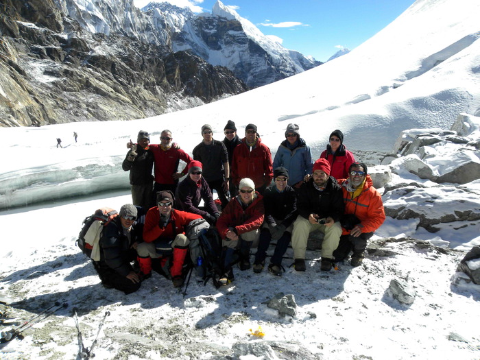 DSCN2174; grupul de canadienila Chola Pass, la 5420m altitudine
