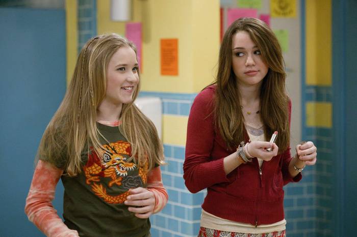 More-Than-A-Zombie-to-Me-hannah-montana-1502136-2560-1703