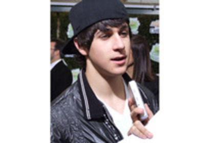 KOOIMWKXSTXQWNTUTNZ - david henrie