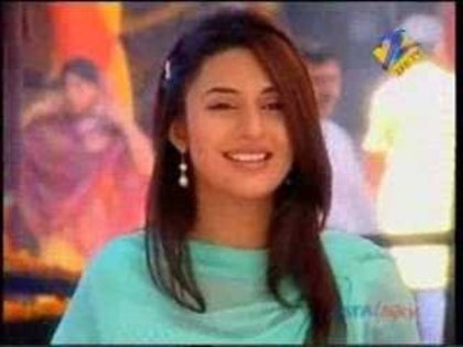 XTWMMLRLAHSILHWPTGQ - Divyanka Tripathi