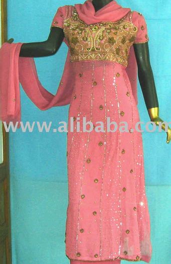 Anarkali_PINK_Embroidered_Formal_Salwar_Kameez_suit_Dupatta - Saree-uri pe care le poarta indiencele si accesorii