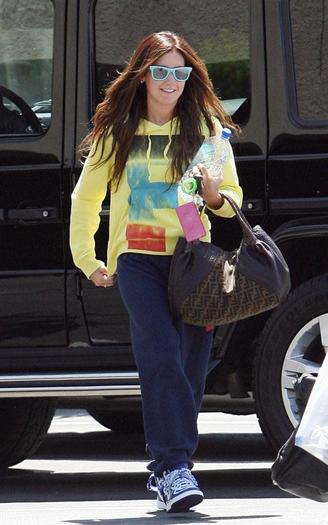 ashley-tisdale-fendi-04