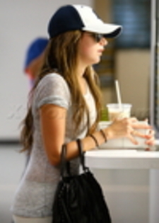thumb_009 - ASHLEY TISDALE 4 SEPTEMBRIE 2009