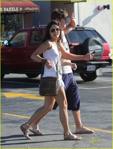 x4nl9w - Zac Efron si Vanessa Hudgens Panera Pair