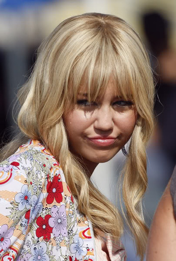 TFPNUHRTYSVQTEXFVSH - club miley si hannah montana