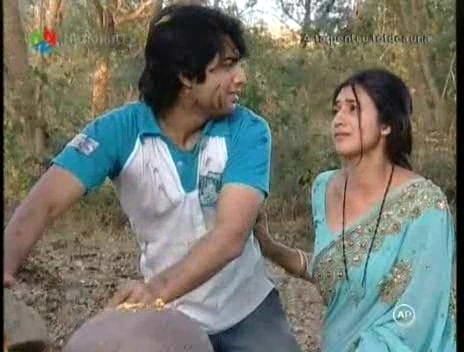 195_1_A_TA_PENTRU_TOTDEAUNA_SAGAR_SI_VIDYA_SUNT_UCISI.flv_000276300