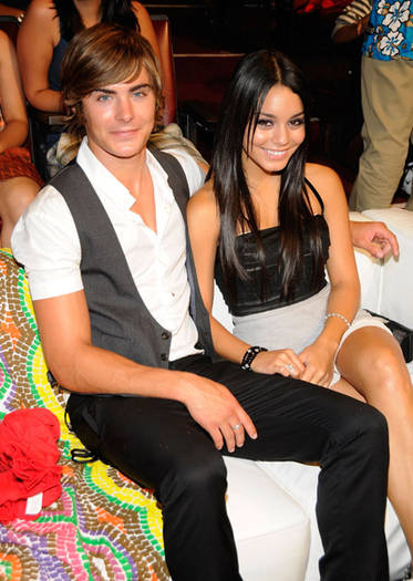 is-vanessa-hudgens-pregnant - vanessa hudgens