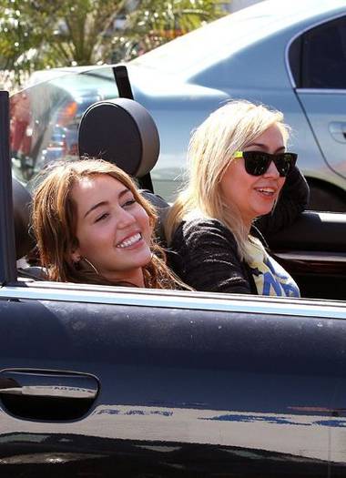 24120 - Destiny Hope Cyrus