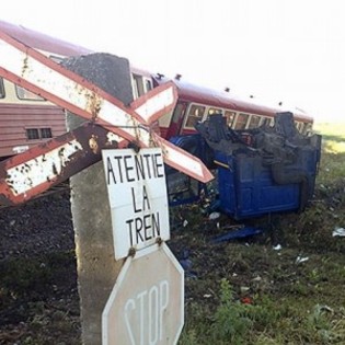 accident-tren-3-300x300 - Accidente de top