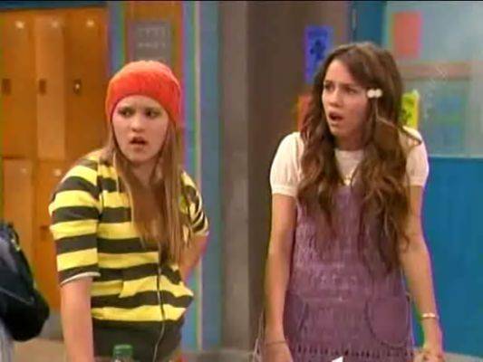 1223401945_ec44b42ff8_o1-1 - Poze rare cu Hannah Montana