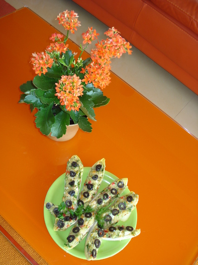 ANDIVE UMPLUTE CU SALATA DE CRUDITATI - GUSTOS