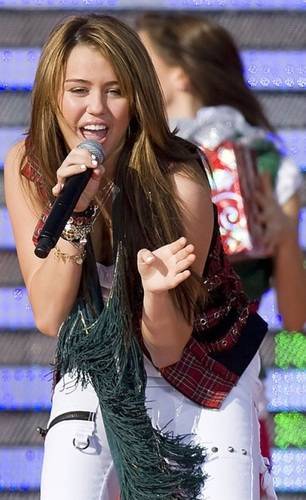 RWHKAKWGCYSEVFVGVMT - miley-hannah