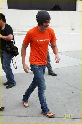 normal_1 - Zac efron Leaving Children s Hospital of LA