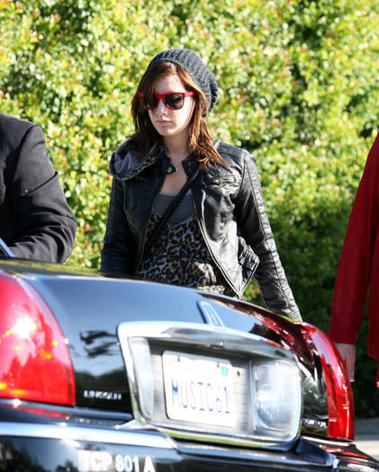Ashley Tisdale Arriving Recording Studio 6Y4p_1FC0krl - album ptr TotalFanMileyCyrus a