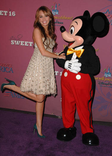 23499326-23499329-large[1] - miley and mickey