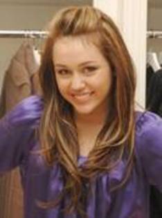LAZGZJQENAABGHKJRDC - Miley-Shopping at Switch Store- November 8