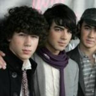 150x150_b19ecd7c-5be2-9c53-63a7-1afe261ecdce - Jonas Brothers