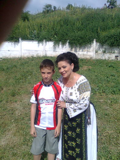 fiul meu cu Maria Ghinea - serbari din comuna