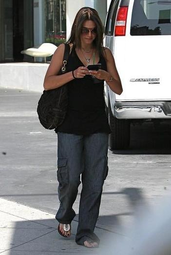 Nikki_Reed_1250879592_4