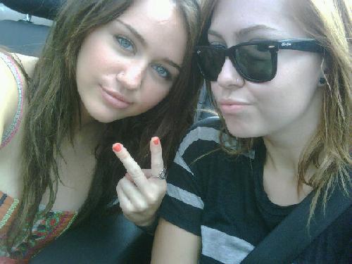 Miley and Brandi - REGULI VA ROG RESPEKTATI-LE