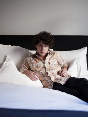 nick-jonas-looks-hot-in-bed - Pt-XOXOjonasbrothersfanno1XOXO