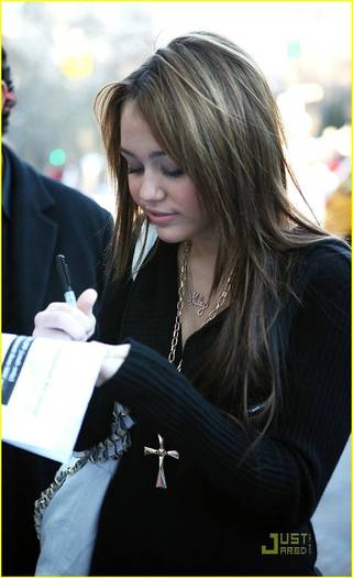 mileycyrusnycautographskk5