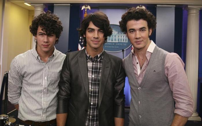 WPGYMOCFSMORJBOBJNP - Jonas Brothers