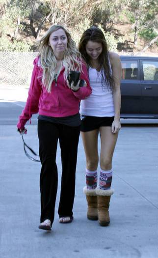 miley-cyrus-pilates-7 - cele mai rare poze cu miley Cyrus