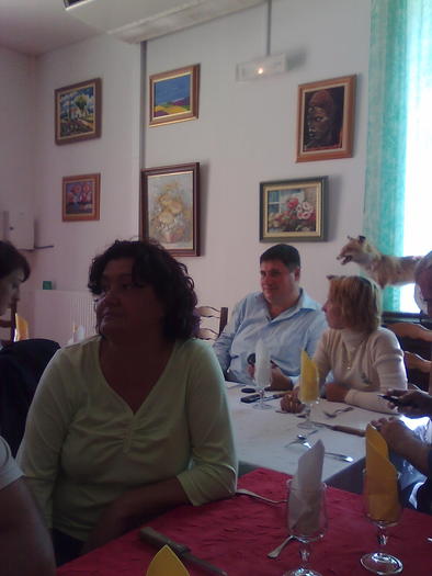 Fam. Gavrila asteapta friptura de oaie. - ApiMondia