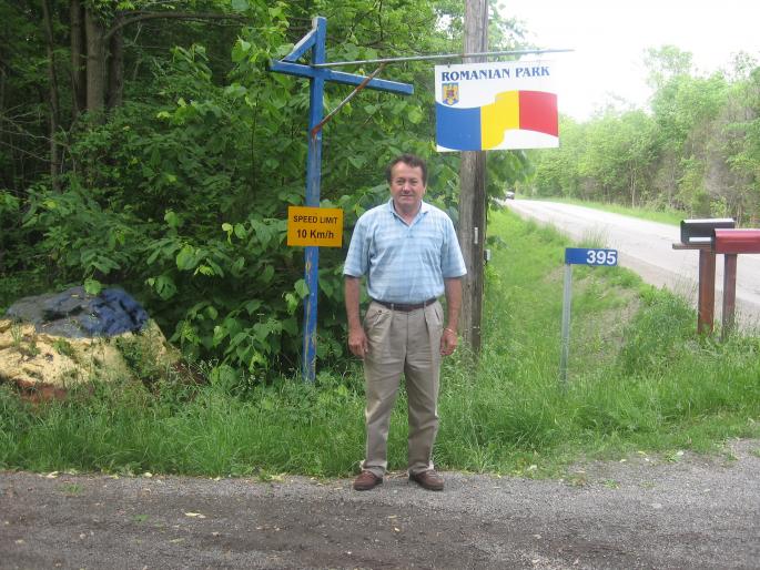 Prof.dr.ILIE POPESCU-OTTAWA-in vizita la Campul Romanesc - CAMPUL Romanesc  in CANADA