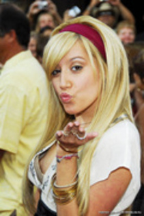 YPTWRIOBQMXDKEYVFVX - Ashley