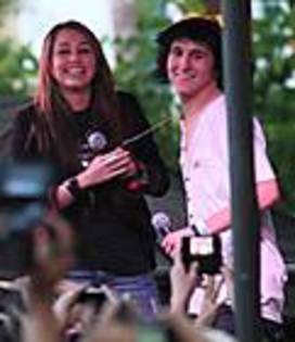 mitchel-musso_ORG-mitchelmussoconcert-la2009jun5-thegrove-0004