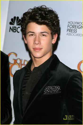 22 - THE JONAS BROTHERS AT THE GOLDEN AWARDS