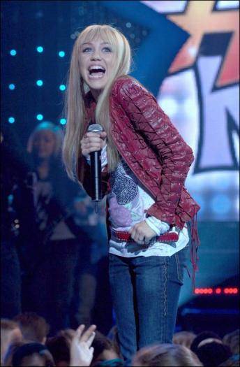 JOKCIAPKUMMXWUNROAS - Hannah Montana