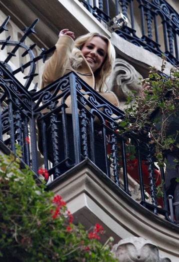 Britney Spears Leaving La Star Academy TV RKnmAfUh0Jql