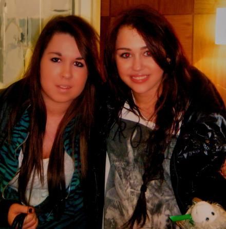 miley-cyrus-dublin-ireland-delight_25) - Miley Cyrus or Hannnah Montana