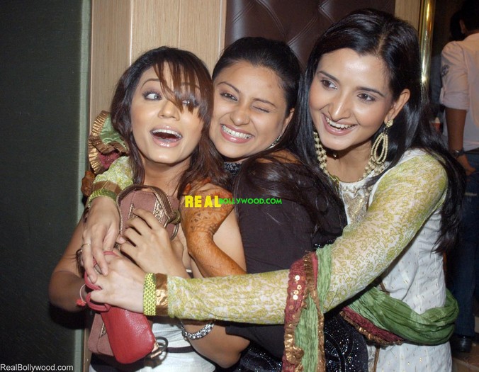 Soni_Singh_Aleeza_Khan_with_Smriti_Mohan