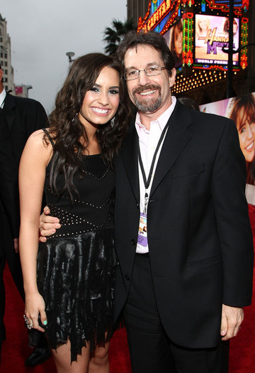 Premiere+Walt+Disney+Pictures+Hannah+Montana+hrcmv-ljIifl - 0-Demi Lovato-0