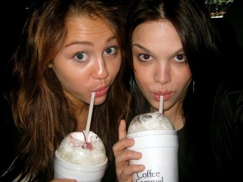 PQXVXNLMYCKQBBZBGNM - here are almost all my photos with Miley and Hannah