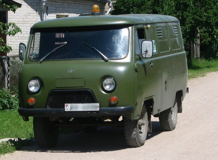 UAZ_452_front_q - UAZ