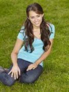 NOVASCEZOUZQPUOFCBX - poze miley 13