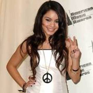 Vanessa Hudgens - Concursul prostilor