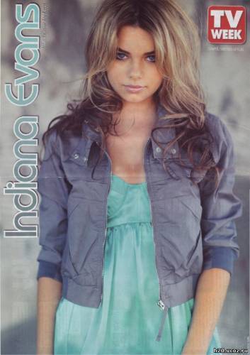 indiana-evans-h2o-bella-2579819-353-500 - super poze