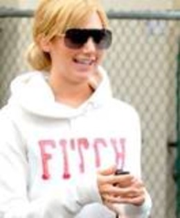 rarrrrrrrrrrrrrrr - ASHLEY TISDALE POZE RARE