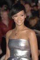 Robyn Rihanna Fenty012[1]